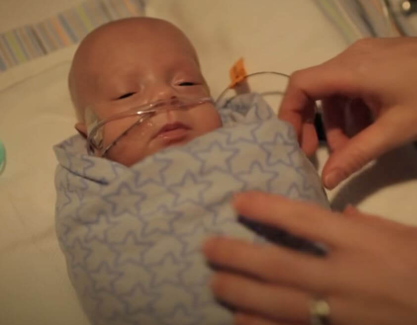 Heart-Warming Video Of Premature Boy From Very First Days Staying In Hospital Until Heading Home With Parents 7