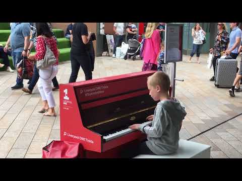 Street pianist Harrison plays Nuvole Bianche by Ludovico Einaudi in  LiverpoolOne - YouTube