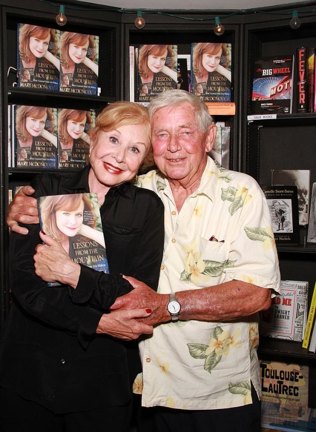 Michael Learned and Ralph Waite attend the signing of Mary McDonough's book at Book Soup on April 16, 2011 | Photo: Getty Images