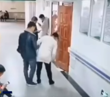 Man In China Becomes A Chair For Pregnant Wife