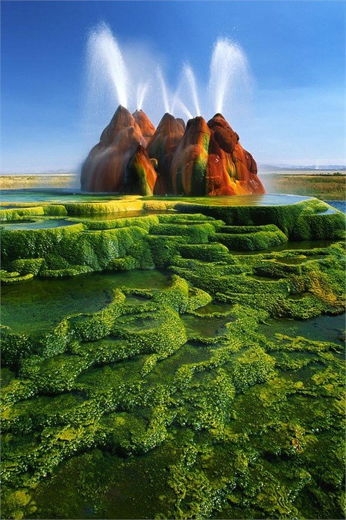 Picture-Green-Fly-Geyser-Nevada
