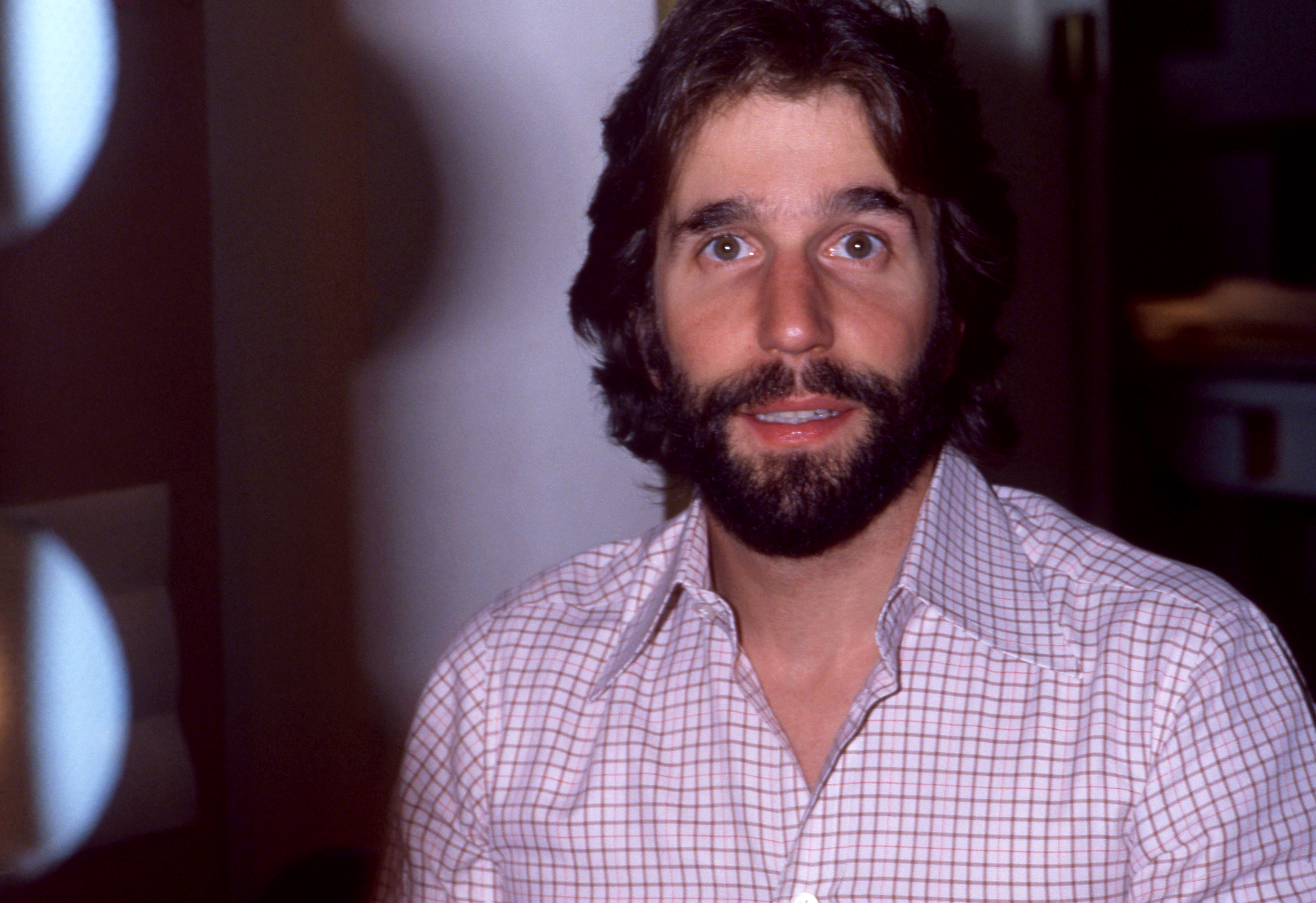 Henry Winkler poses for a portrait in Los Angeles, California, circa 1985. | Source: Getty Images