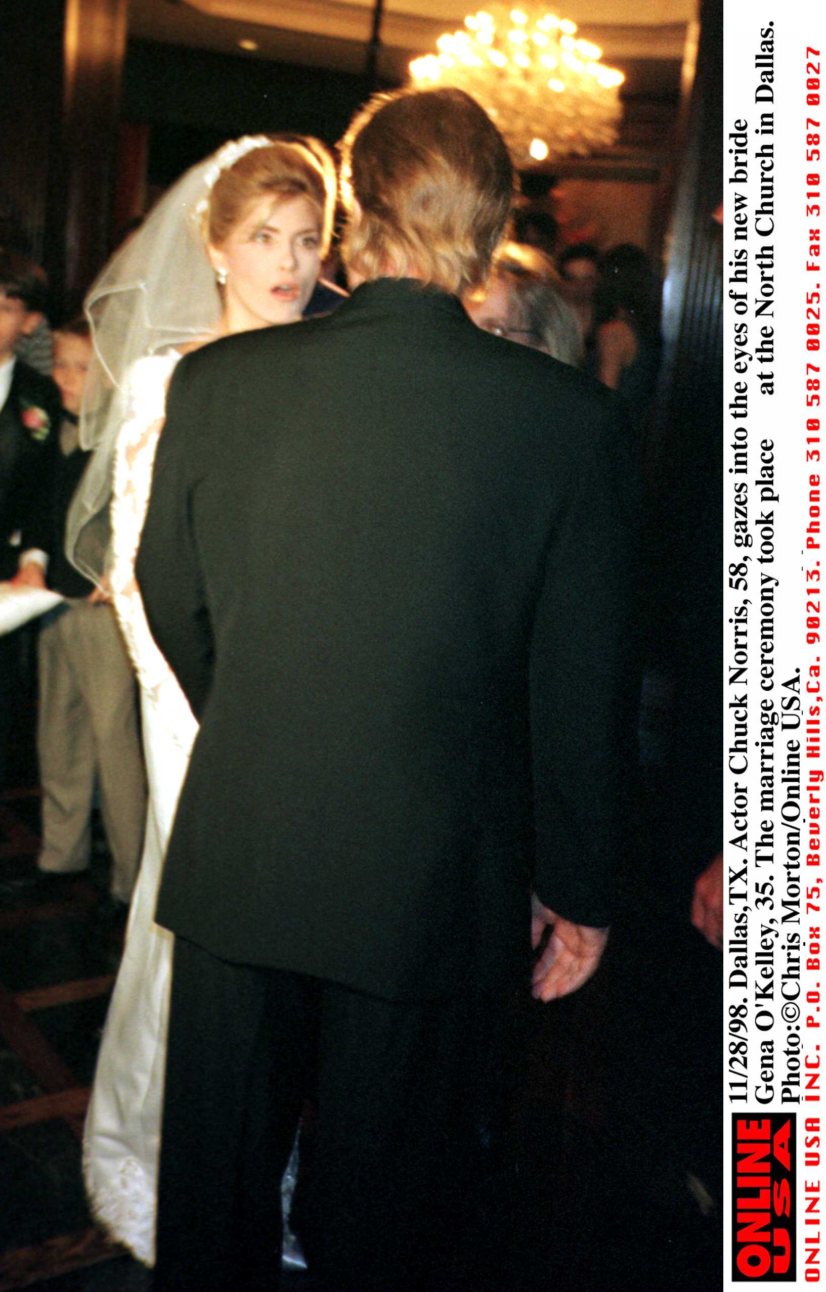 Gena O'Kelley and her husband pictured on their wedding day in Dallas, 1998 | Source: Getty Images