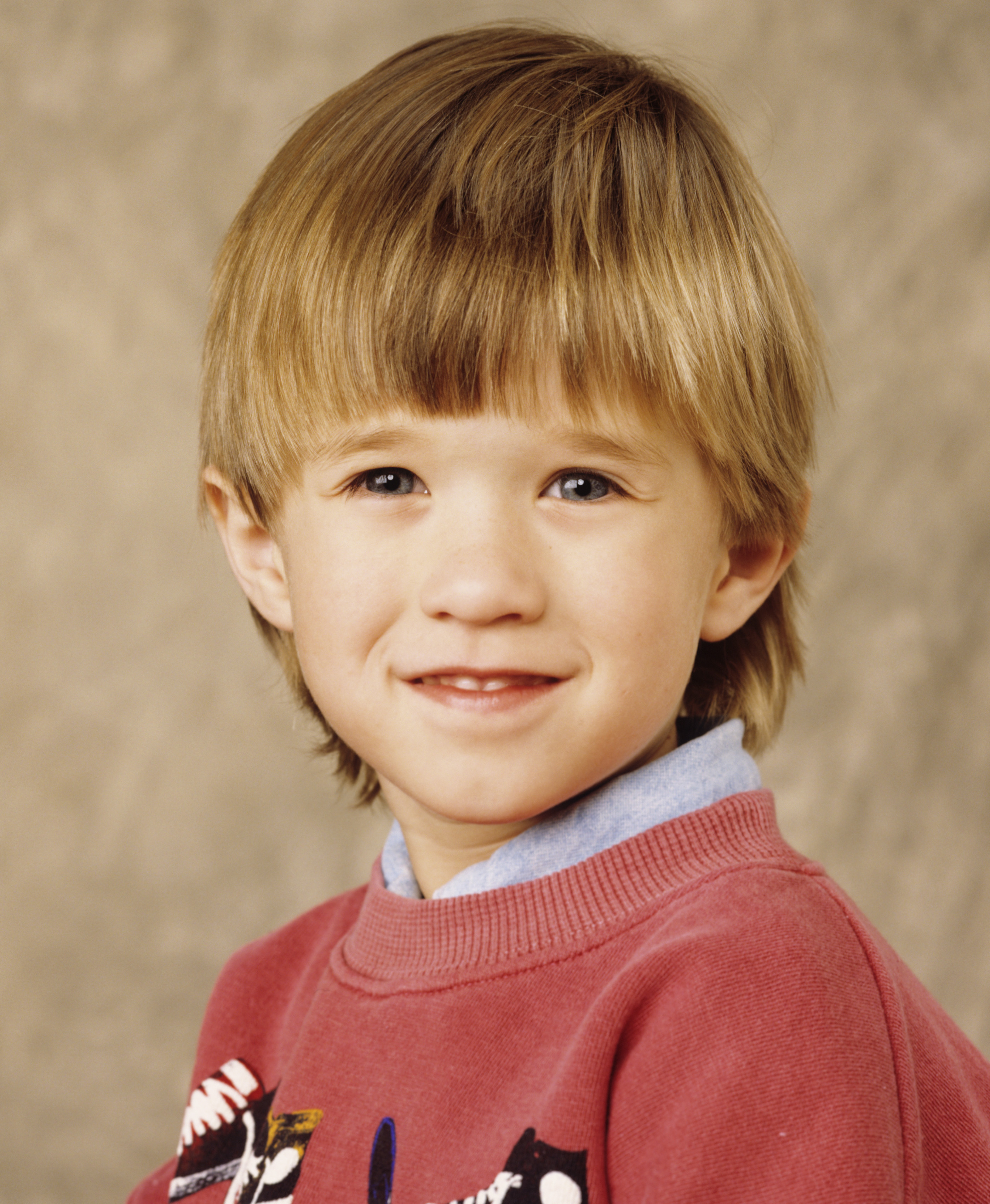 Haley Osment on the set of "Thunder Alley," 1994 | Source: Getty Images