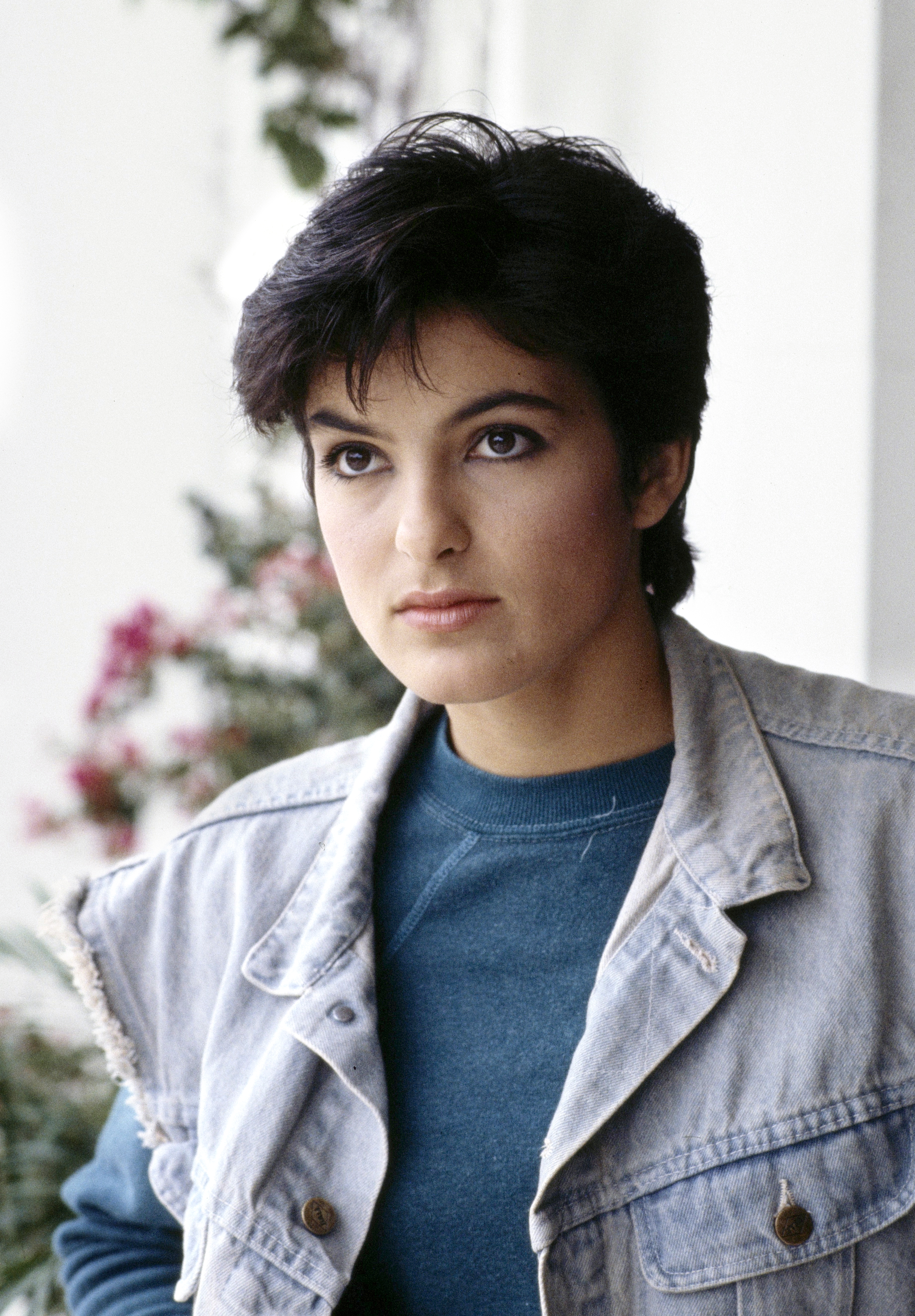 Mariska Hargitay posing as her character from "Downtown" in Los Angeles, California on September 1, 1986 | Source: Getty Images