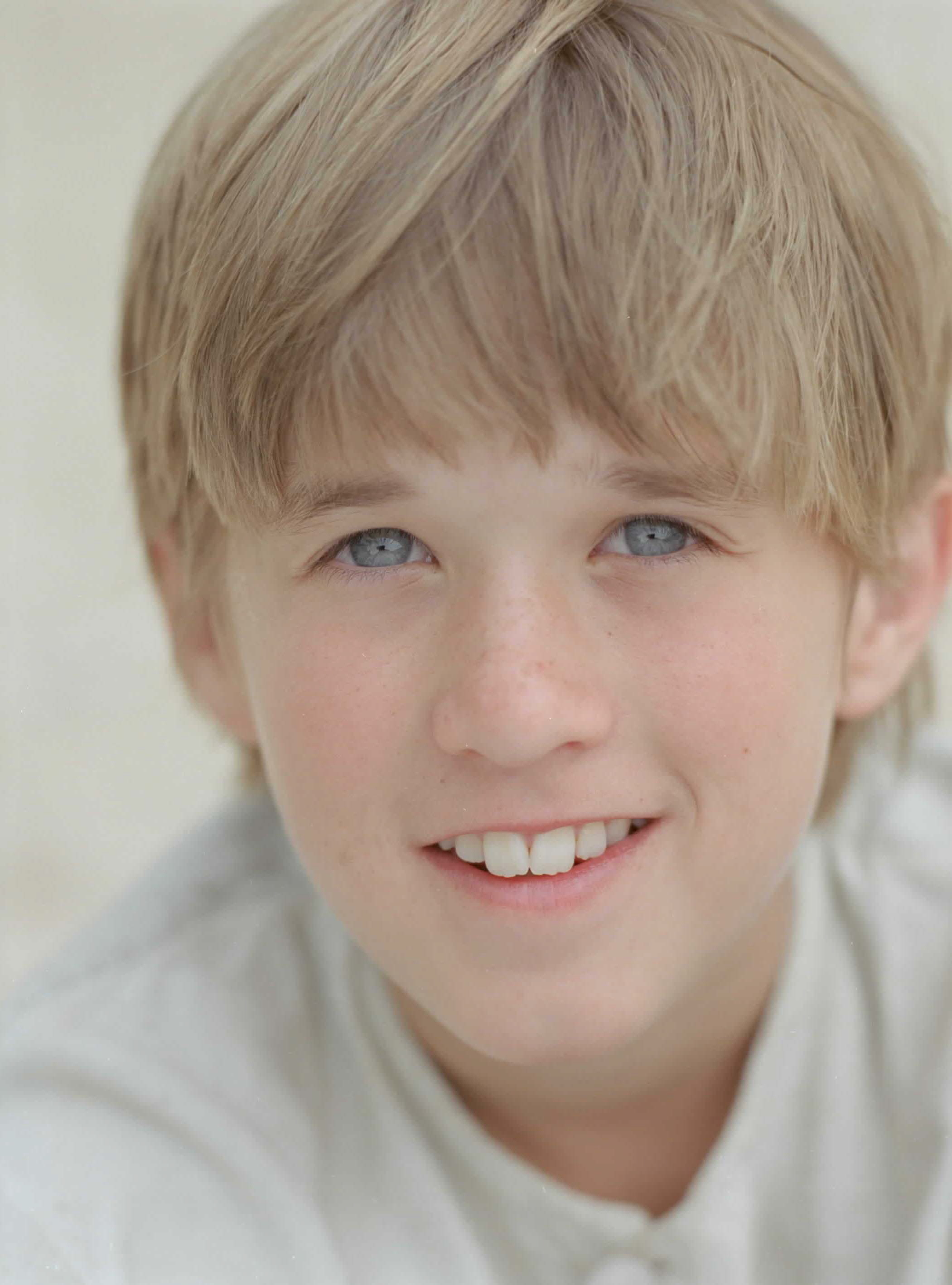 Portrait of Haley Osment on the set of "Edges of the Lord," 2000 | Source: Getty Images