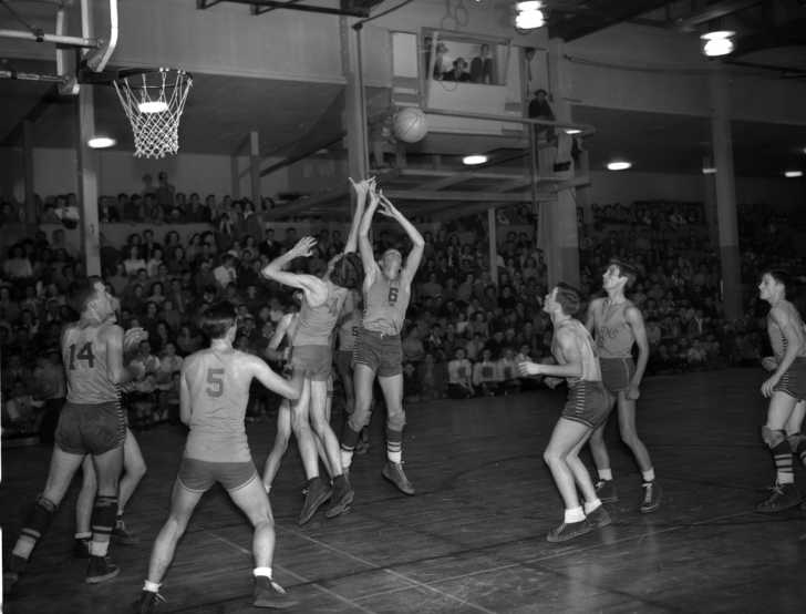 late 1940s high school basketball game