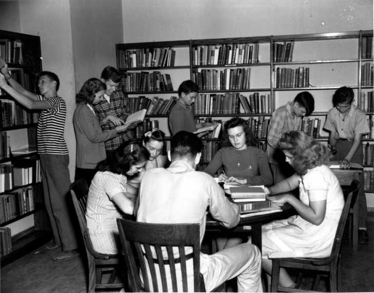 1950s high school students in the school library