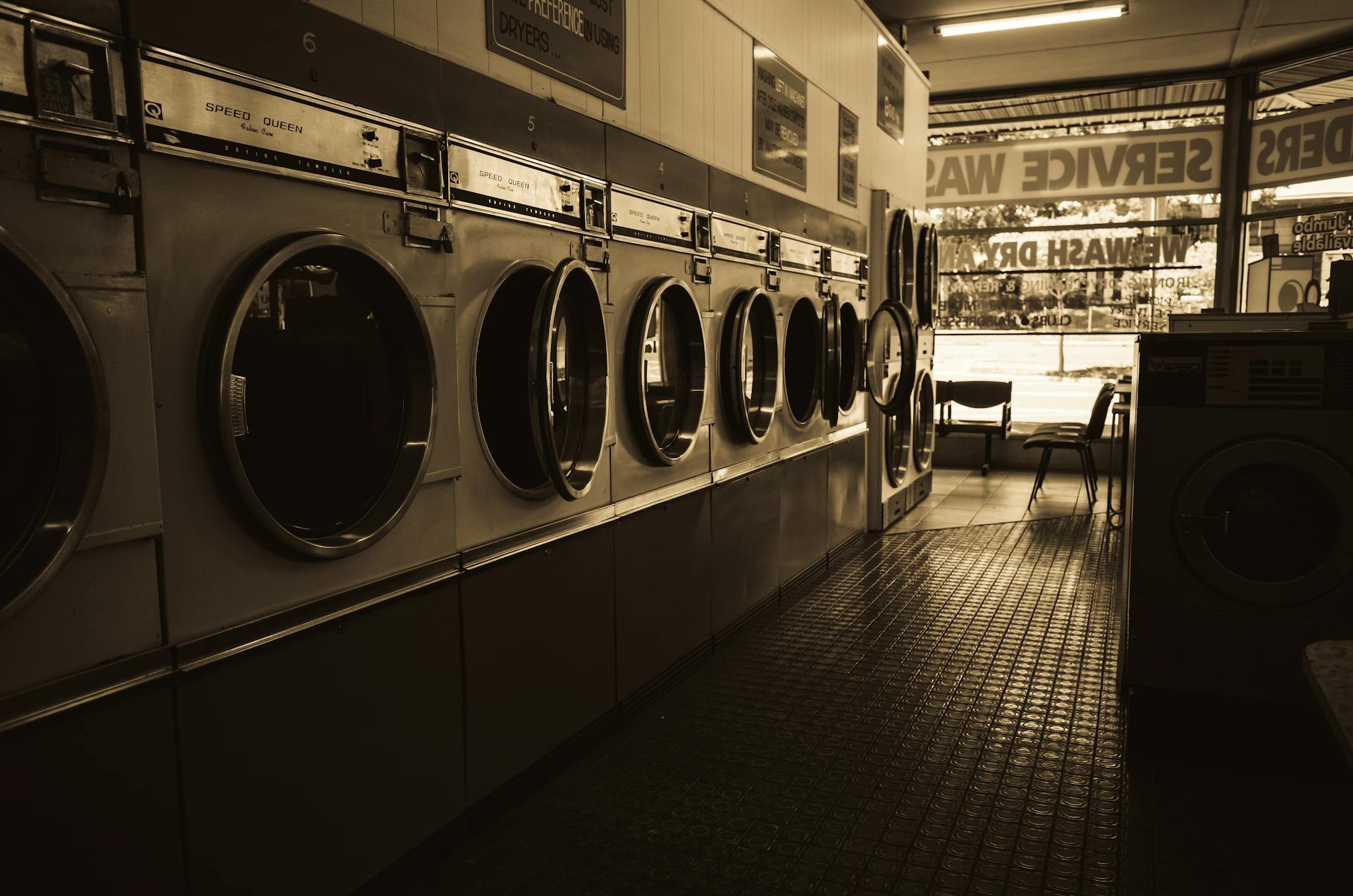 A laundromat | Source: Pexels